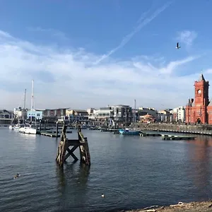 Quayside In Bay Apartment Cardiff